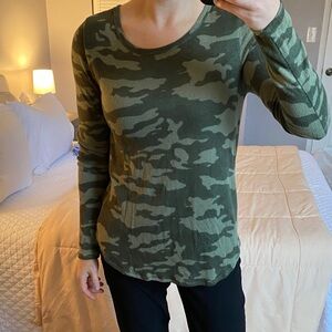 Old Navy Green Camouflage Long Sleeve Tee